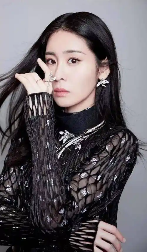 实力派女歌手张碧晨高清写真美图,才貌双全,明艳动人_中国_天津_年度