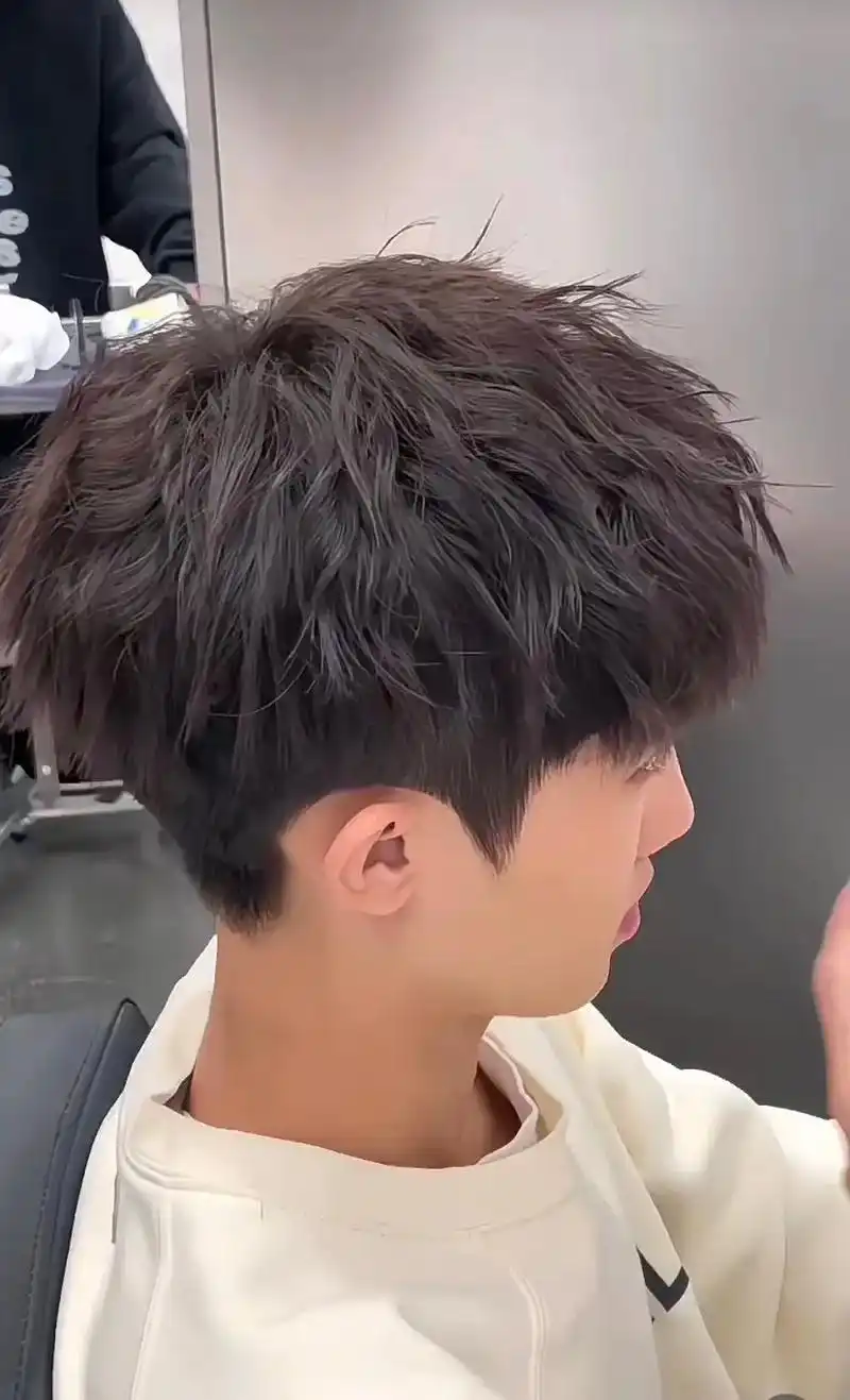 2023男生们都在烫的束状纹理发型   - 抖音