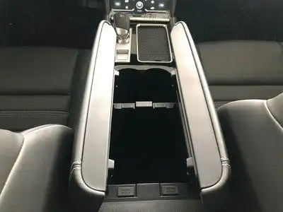 双开扶手箱空间超级