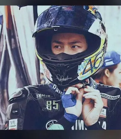 王一博佛光头像