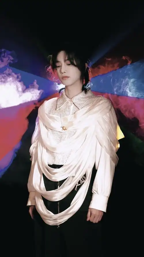 华晨宇泪痣妆##华晨宇美貌大赏##华晨宇男歌手发型统治区##世界第一