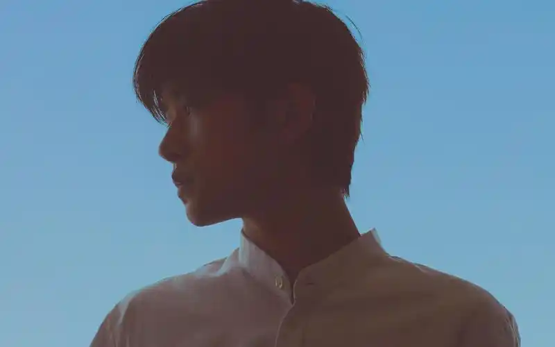 回车桌面>电脑壁纸>明星>大陆明星>易烊千玺时尚酷炫写真>