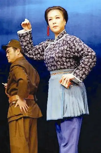 现代京剧《沙家浜》南宁上演 传承红色经典