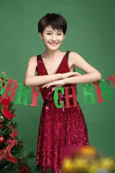 短发女神也性感可爱 热依扎代言全新奇幻手游