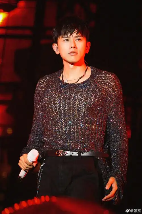 张杰开过78场个人演唱会了##张杰合肥演唱会花絮照##张杰你敢不缸转