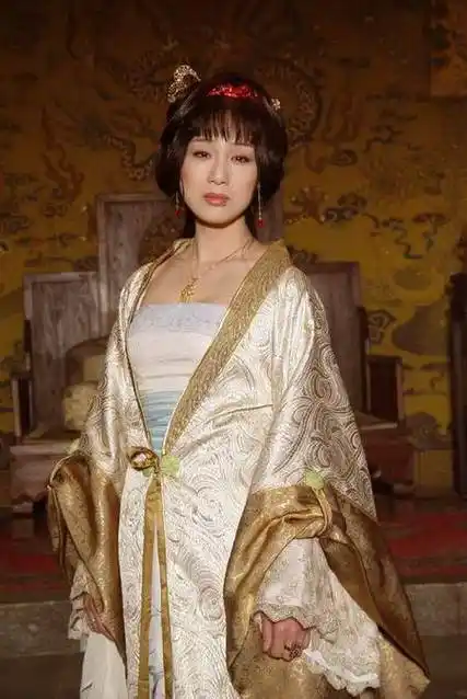 资料图片国家话剧院女演员李建群