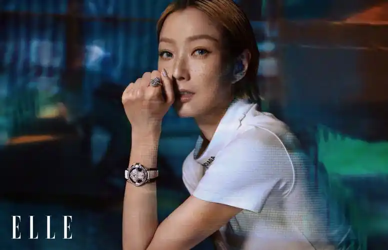 金像奖影后郑秀文为《elle》拍摄的新写真