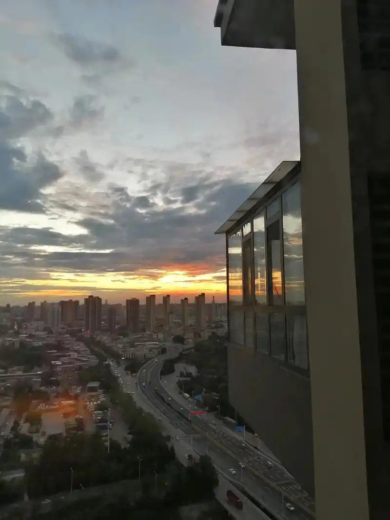 晚上没事出来冒个泡,随便拍个景,跟个风,俩三张照片能听完一首 - 抖音