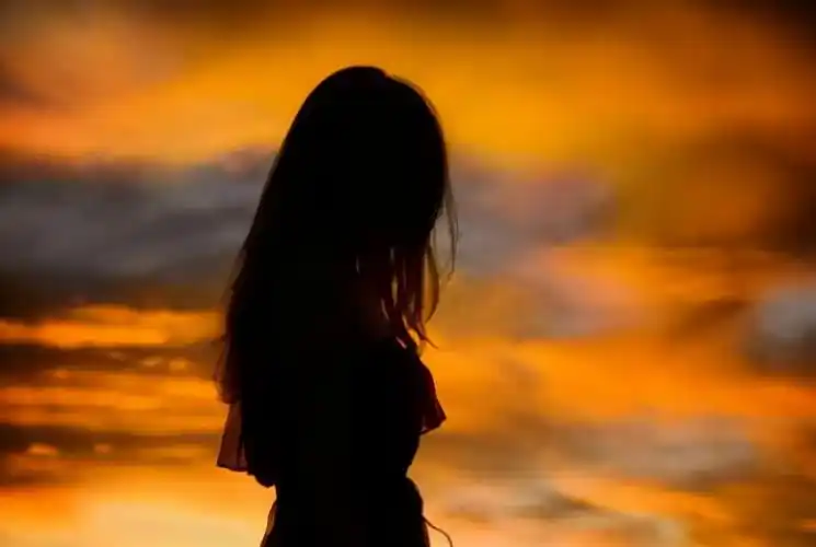 对爱情失望无奈的句子(爱情伤感句子句句心痛)