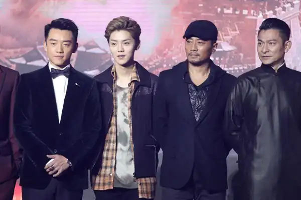 刘德华谈合作演员,夸鹿晗有敬业心,爆红时演小兵连站五天_腾讯新闻