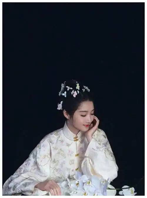 关晓彤春晚汉服造型解析