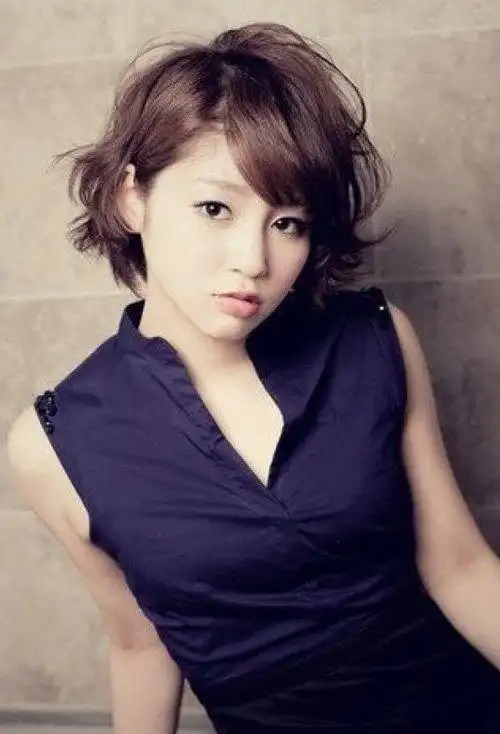 春夏季超适合圆脸女生的短卷发为你量身定制的女生短发打造