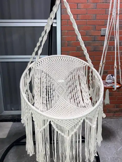 又拖拖拉拉了两周才编织完成,网络看的吊椅款式,可惜没得买也没有教程