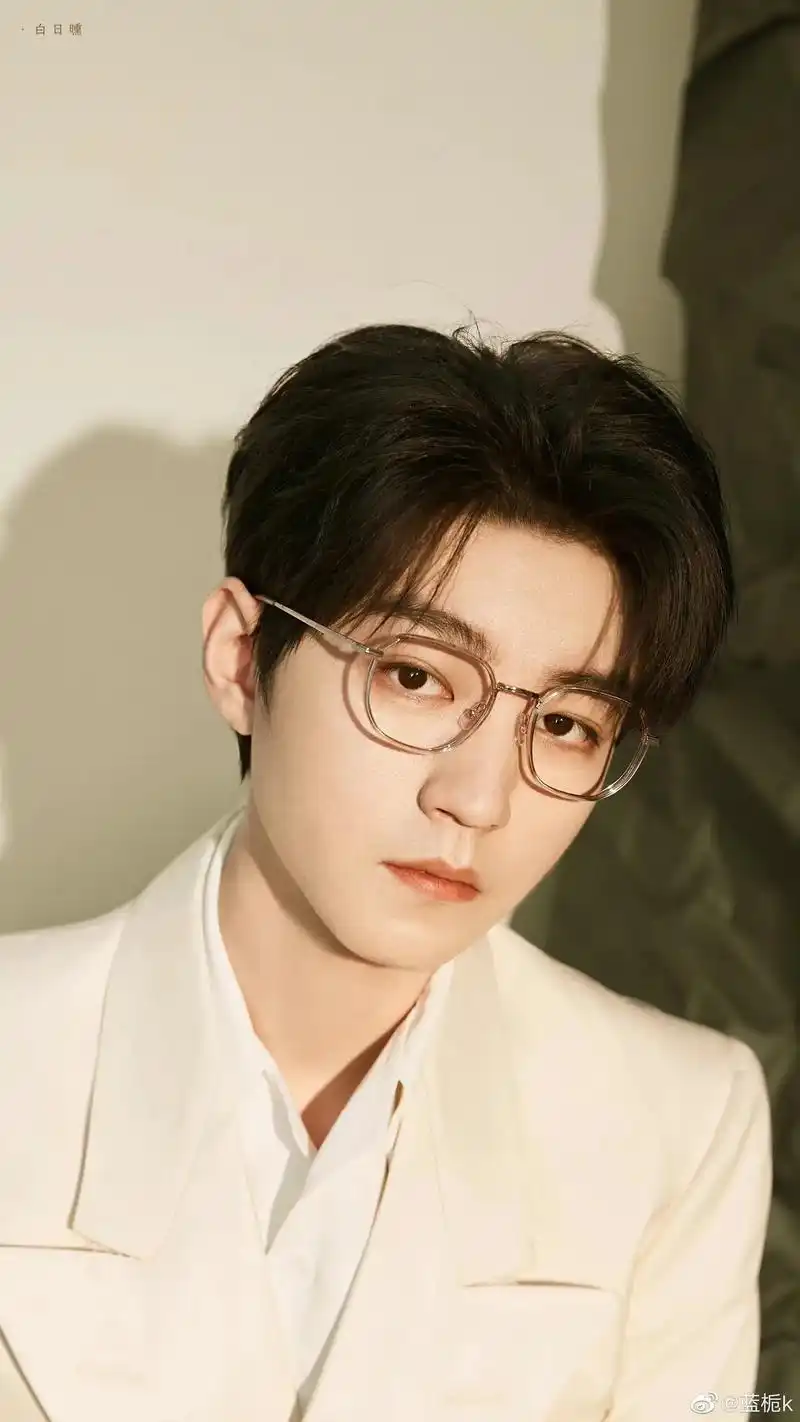 向全世界安利王俊凯王俊凯的歌当然要配王俊凯的照片啦