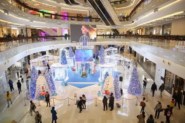 乐活当圣诞节遇上北极光极光圣诞冰雪仙境主题展亮相环贸iapm商场