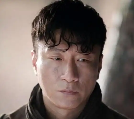 孙红雷晒自拍照喊话沙溢两人的锅盖头发型真的像亲哥俩