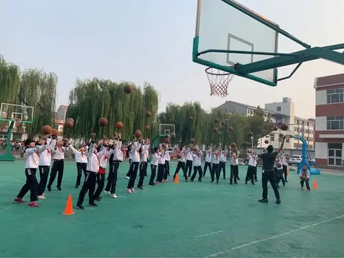 体育 《篮球—单手肩上投篮》