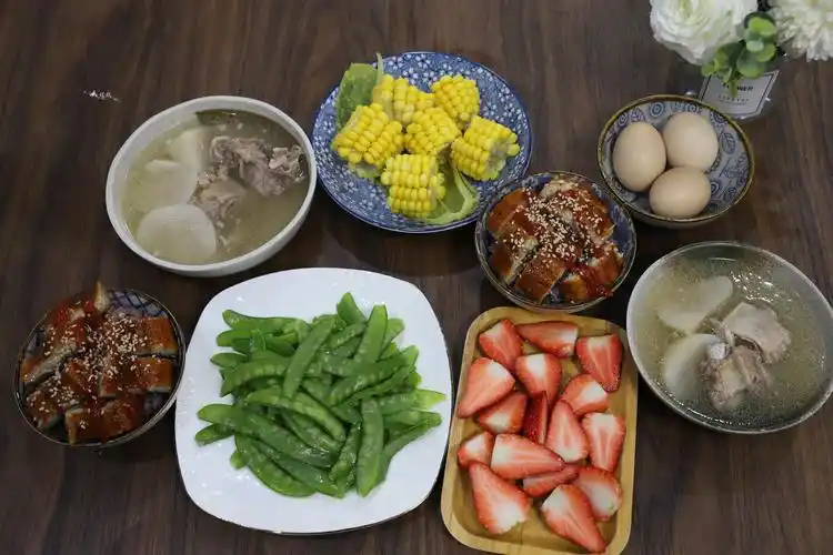 原创初中生的早餐,十分钟上桌,有荤有素,网友:比我的晚餐还丰盛