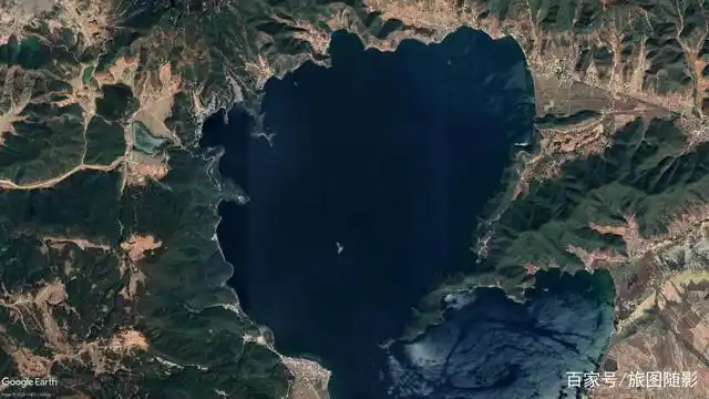 卫星航拍中国10大特色休闲湖泊,长白山天池和泸沽湖最深邃神秘