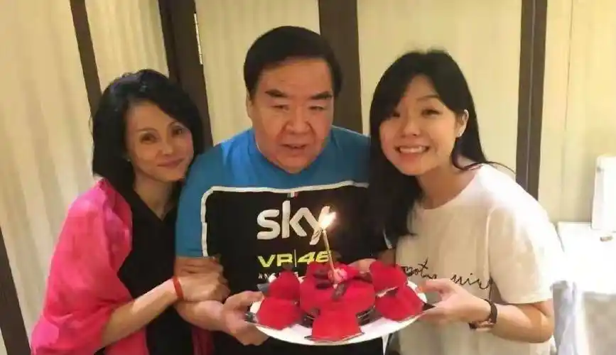 知名港星郑则仕被曝嫁女,女方作风低调没想过入行发展_女儿_观众_因为