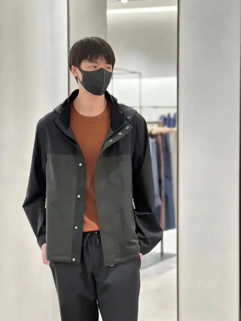 防风拒水 拼色外套.品牌独家面料以专利织造与后整技术 令天然 - 抖音