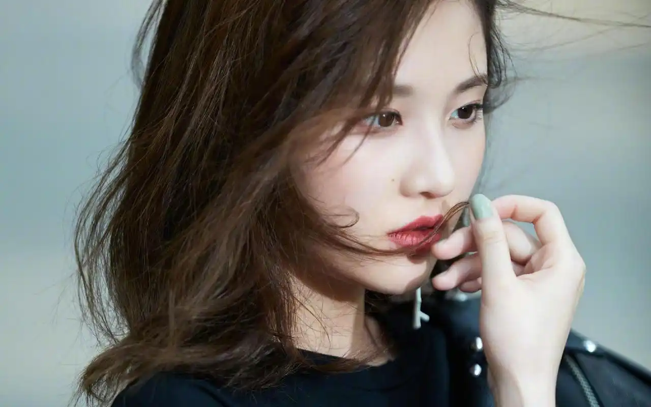 张慧雯百变性感高清桌面壁纸