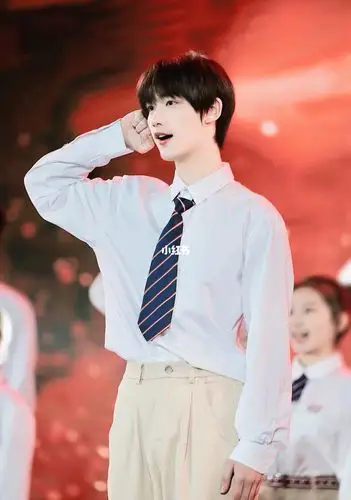 育才现场的丁程鑫