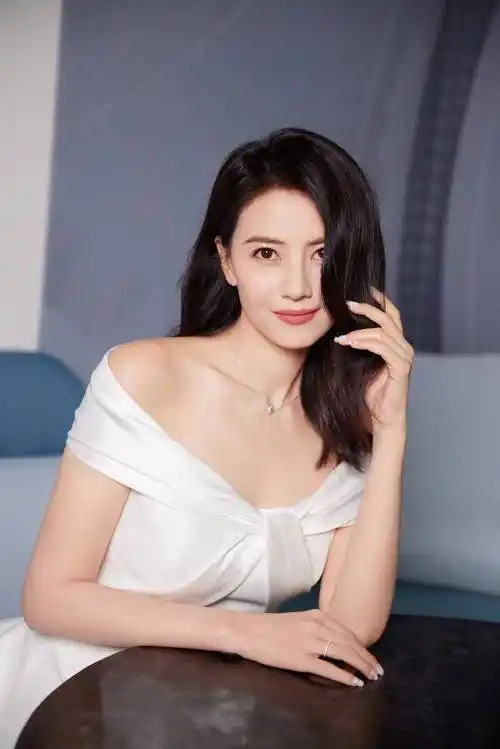 高洁美丽!高圆圆最新写真来袭_美的