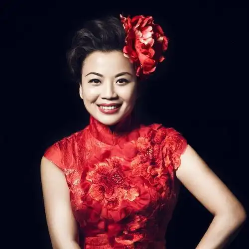 歌唱家张也:叫李谷一妈妈,登了25次春晚,53岁还孤身一人