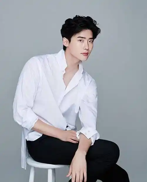 李钟硕演过哪些电视剧?_陈赫_年度_艺术