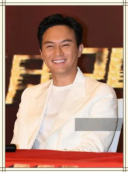 当47岁古天乐同框46岁张智霖,网友:终于知道熟男杀伤力有多大了