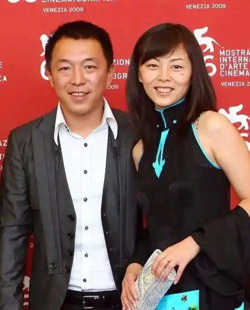 黄渤的情史洁白如纸,和初恋爱情长跑13年,事业巅峰期结婚