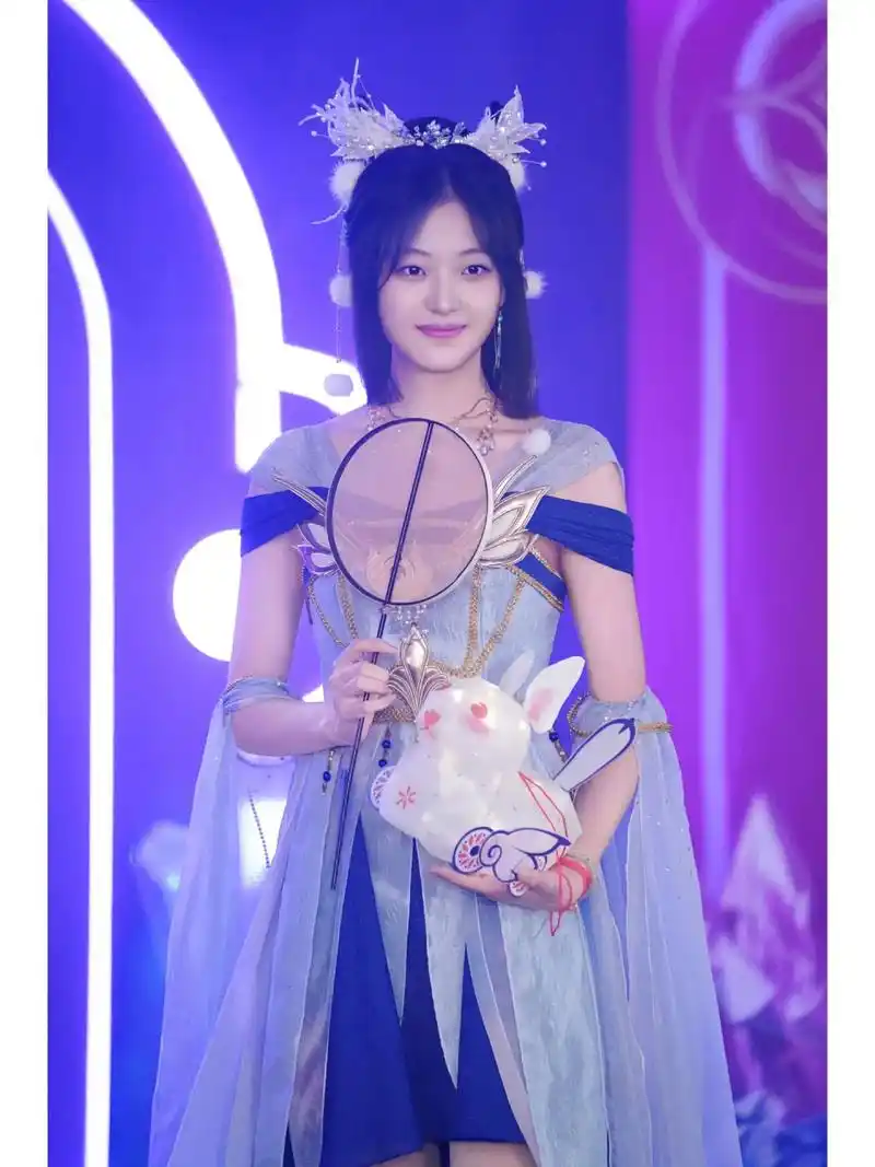 孙千嫦娥造型娇俏美丽#明星的那些神图# #你心中的古装女神# #惊艳