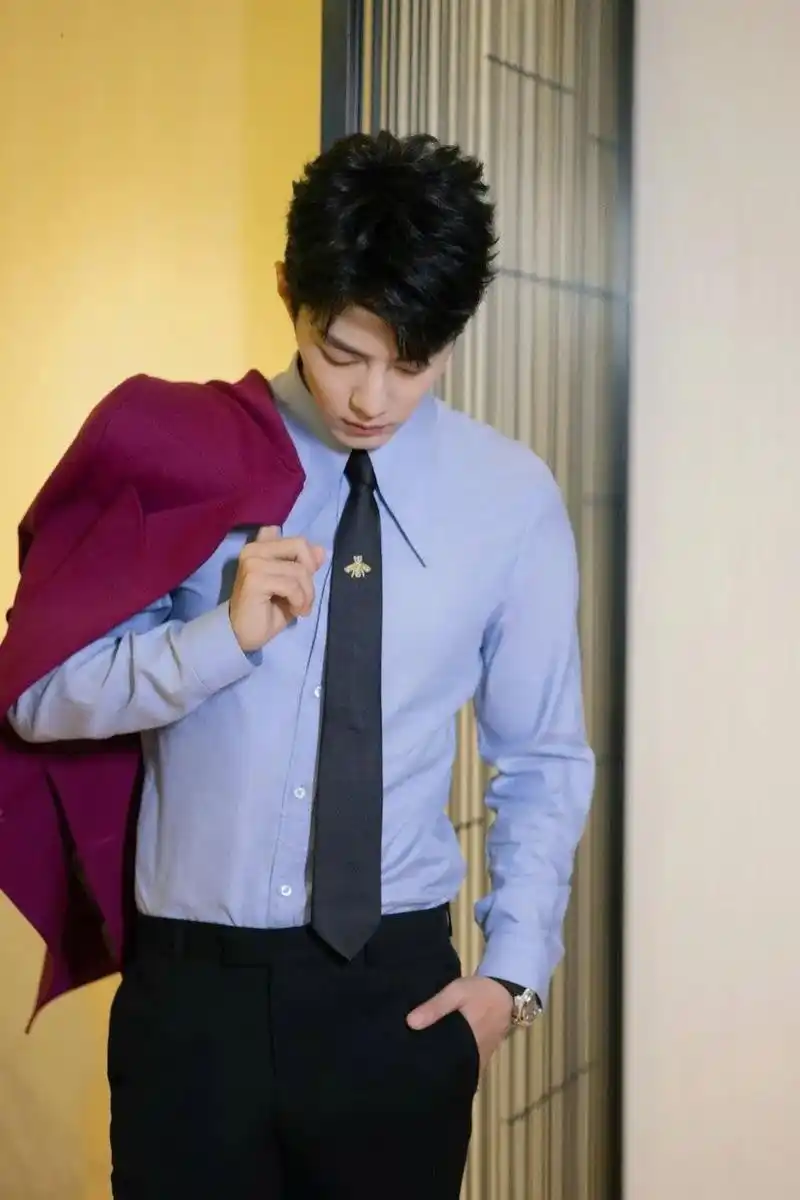 肖战微博视界大会 #肖战红毯 - 抖音