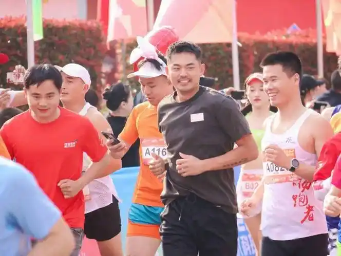 燃林丹领跑近5000人齐聚上杭红古田半程马拉松赛