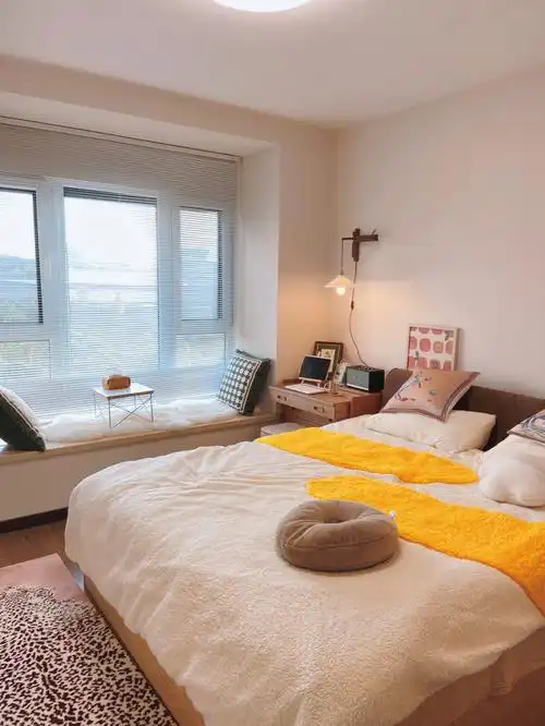 不跟风|普通家庭温暖又实用的秋冬卧室搭配