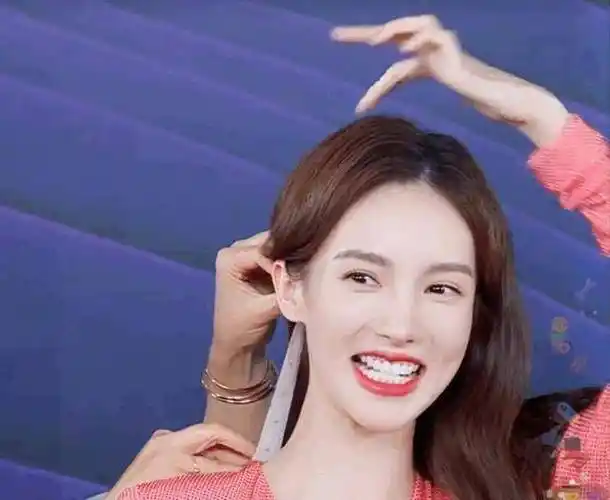 金晨晒14cm脖子,张萌拿命换细腰,你贩卖容貌焦虑的样子,真讨厌_赵丽颖