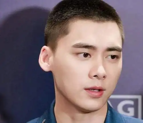 男明星剃寸头如"换脸",肖战杨洋成硬汉,王源秒变型男