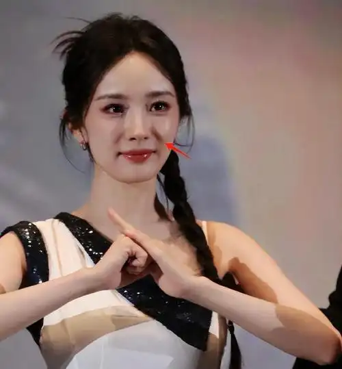 37岁杨幂对比36岁赵丽颖骨相老去和皮相老去的差距一目了然