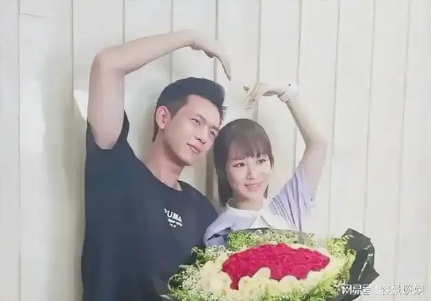 李现张元英转圈冲热搜网友火眼金睛忙调侃韩商言这波赢麻了