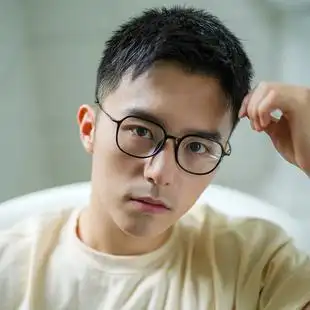 黑框眼镜男无度数