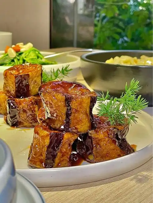 创意园里的精致融合菜温馨又有艺术氛围