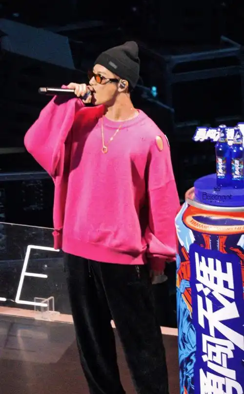 终于又在街舞看到王嘉尔跳swag##粉色的王嘉尔