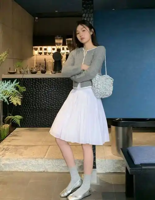 银色鞋子|春日里的在逃公主 要脚踏月光啊