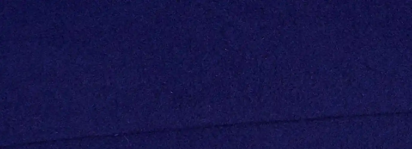 藏青色是接近黑色的深蓝色,一种