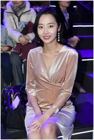 (图:2014年世界小姐杜旸亮相"丝路"时尚·北京之夜现场)