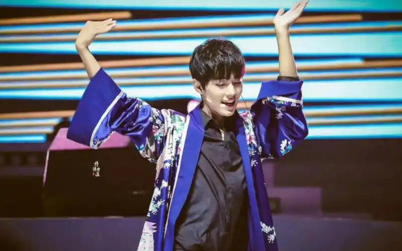 【肖战】撩人舞蹈合集god please,需要输血救我老命的程度.