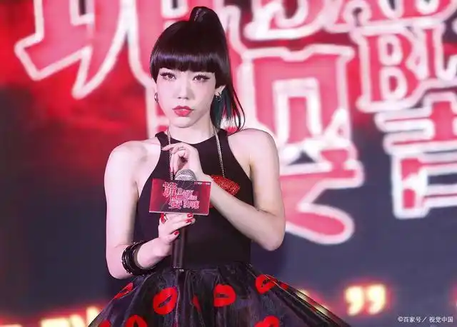 歌手吴莫愁获得第一季《中国好声音》庾澄庆组冠军以及全国总决赛亚军