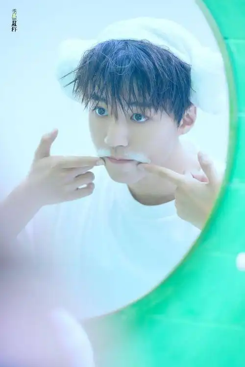 王俊凯帅气图片合集 清新阳光的少年