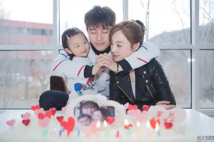 劲爆!李小璐公布二胎"女生怀孕"-第1张图片-丙方博客